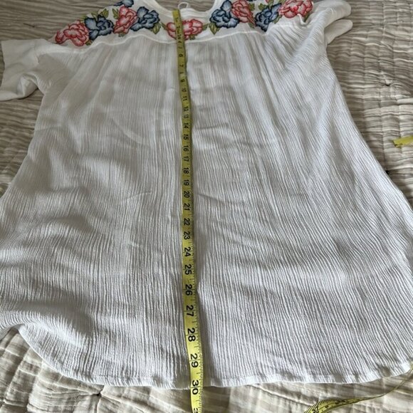 Lord & Taylor Embroidered White Blouse Sz L Short Sleeve Tunic Boho‎ Chic Beach - Picture 8 of 8